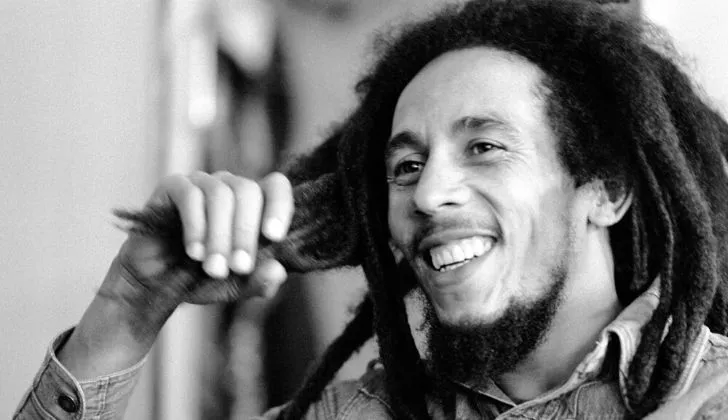 Greyscale portrait photo of singer Bob Marley.